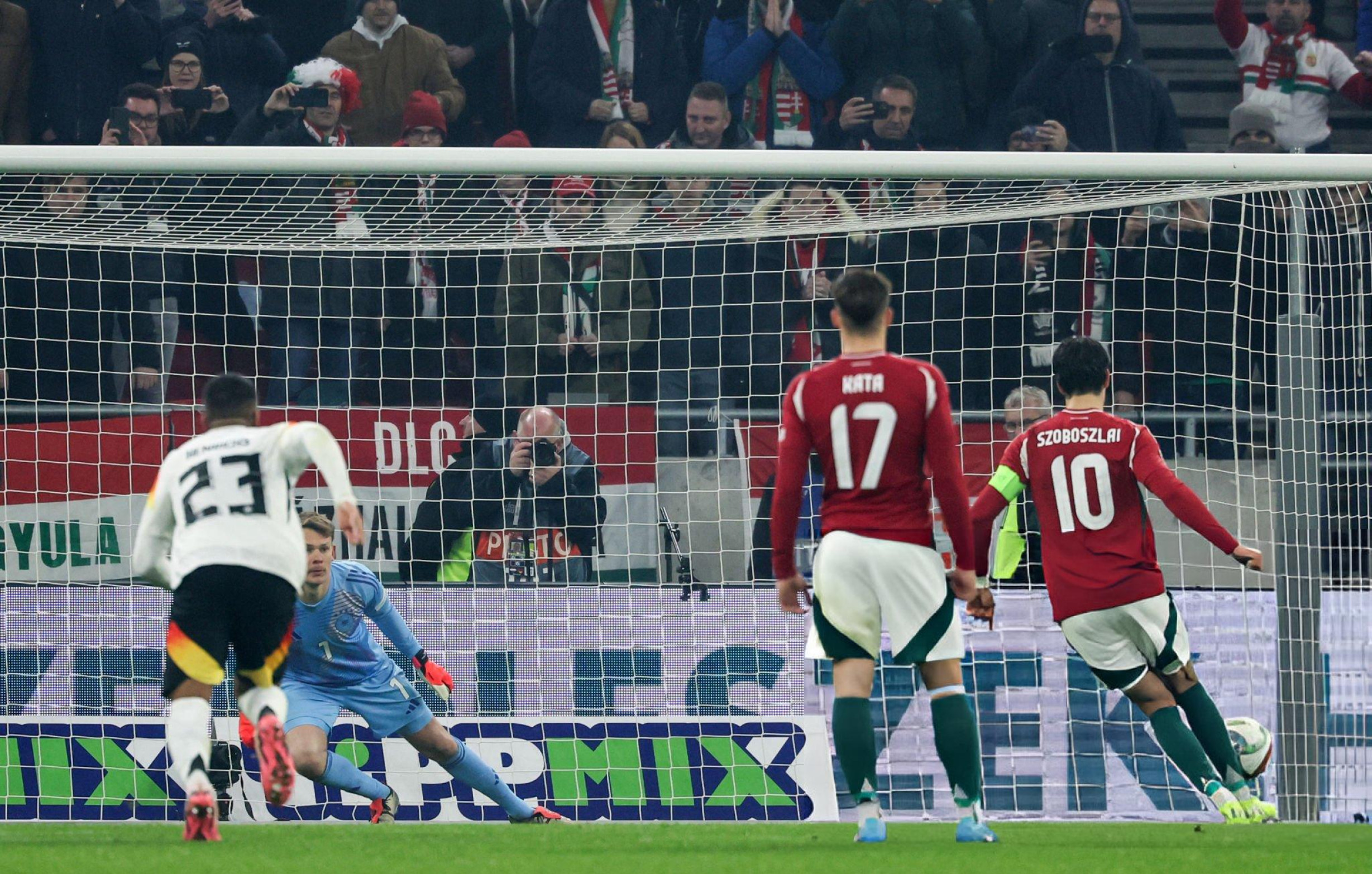 Dominik Szoboszlai Cánh chim én lẻ loi 2 Dominik Szoboszlai Cánh chim én lẻ loi 2