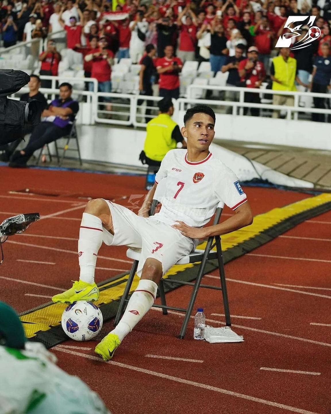 Sao Indonesia ăn mừng đầy ngạo nghễ sau khi xé lưới Saudi Arabia 1 Sao Indonesia ăn mừng đầy ngạo nghễ sau khi xé lưới Saudi Arabia 1