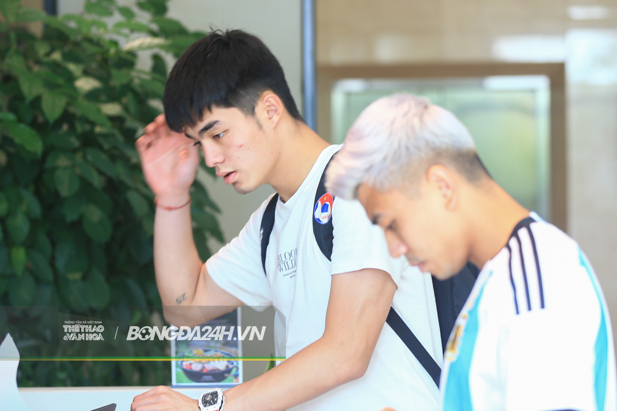 Nguyễn Filip tươi cười trò chuyện với Đặng Văn Lâm 4 Nguyễn Filip tươi cười trò chuyện với Đặng Văn Lâm 4