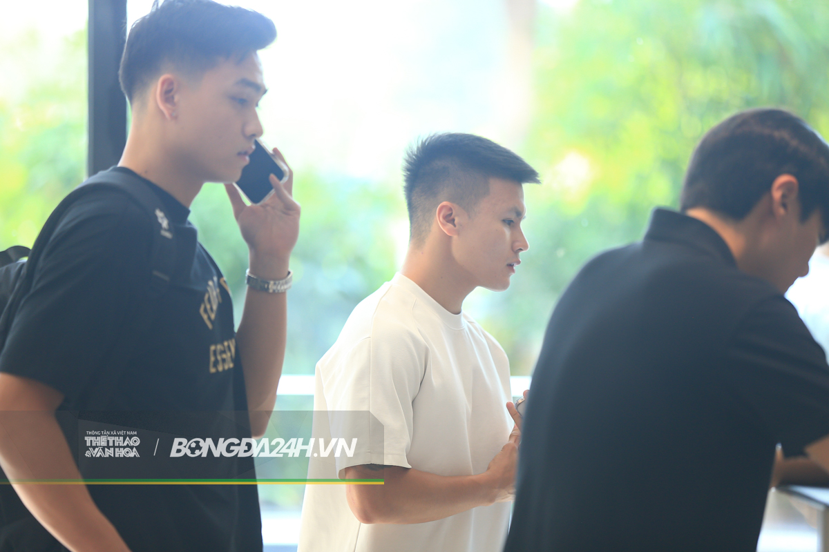 Nguyễn Filip tươi cười trò chuyện với Đặng Văn Lâm 6 Nguyễn Filip tươi cười trò chuyện với Đặng Văn Lâm 6