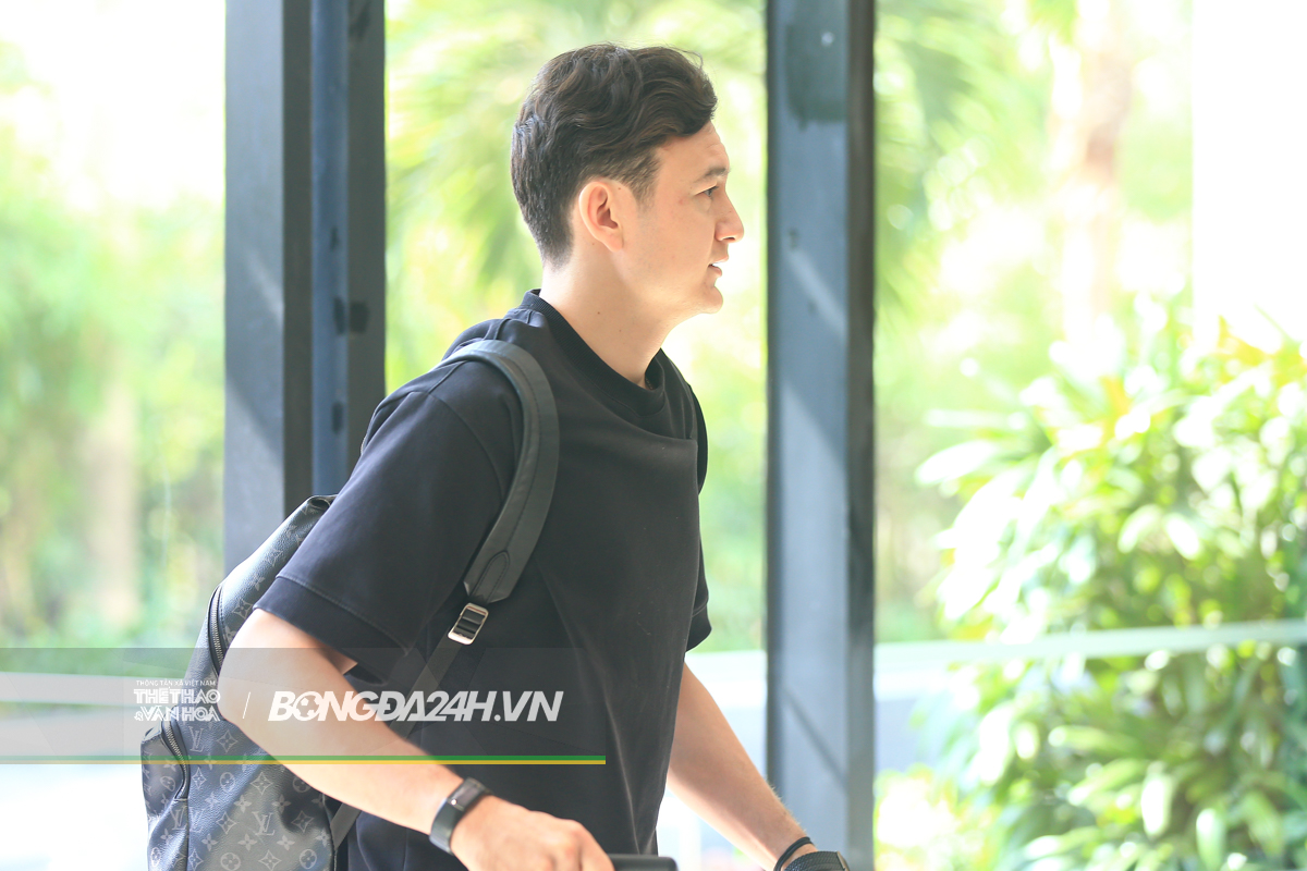 Nguyễn Filip tươi cười trò chuyện với Đặng Văn Lâm 1 Nguyễn Filip tươi cười trò chuyện với Đặng Văn Lâm 1