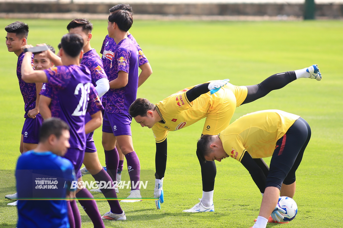Tuyển Việt Nam vắng 7 cầu thủ trong buổi tập trước thềm sang Hàn Quốc 5 Tuyển Việt Nam vắng 7 cầu thủ trong buổi tập trước thềm sang Hàn Quốc 5