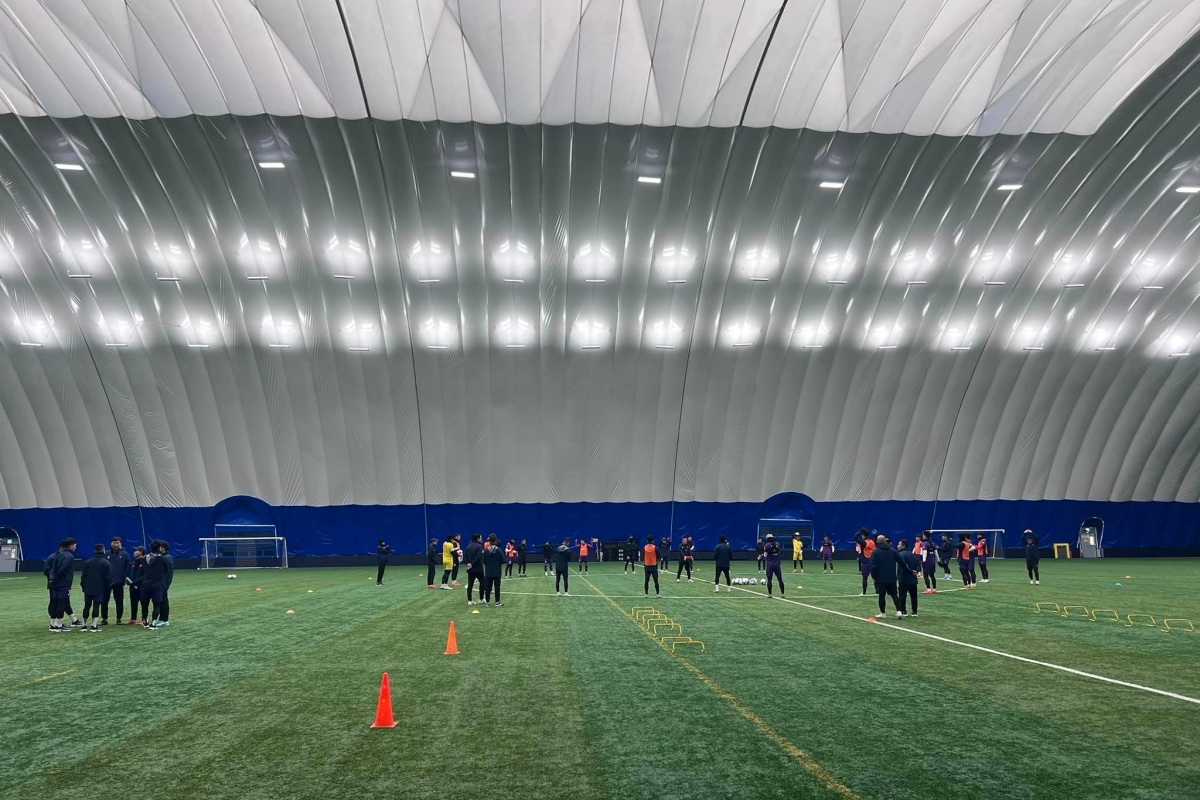 ĐT Việt Nam tập ở sân cỏ nhân tạo Smart AirDome dT Viet Nam tap o san co nhan tao Smart AirDome