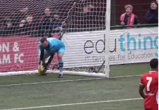 Cựu thủ môn Chelsea phản lưới nhà theo cách khó tin 1 Cựu thủ môn Chelsea phản lưới nhà theo cách khó tin 1