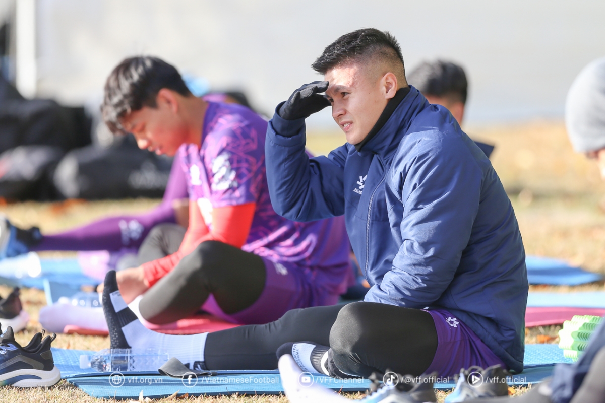 Nhìn lại cú hattrick danh hiệu của HLV Kim Sang Sik trong năm 2025 2