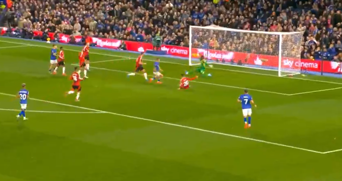 Andre Onana vừa có pha cứu thua xuất sắc nhất EPL mùa này 2