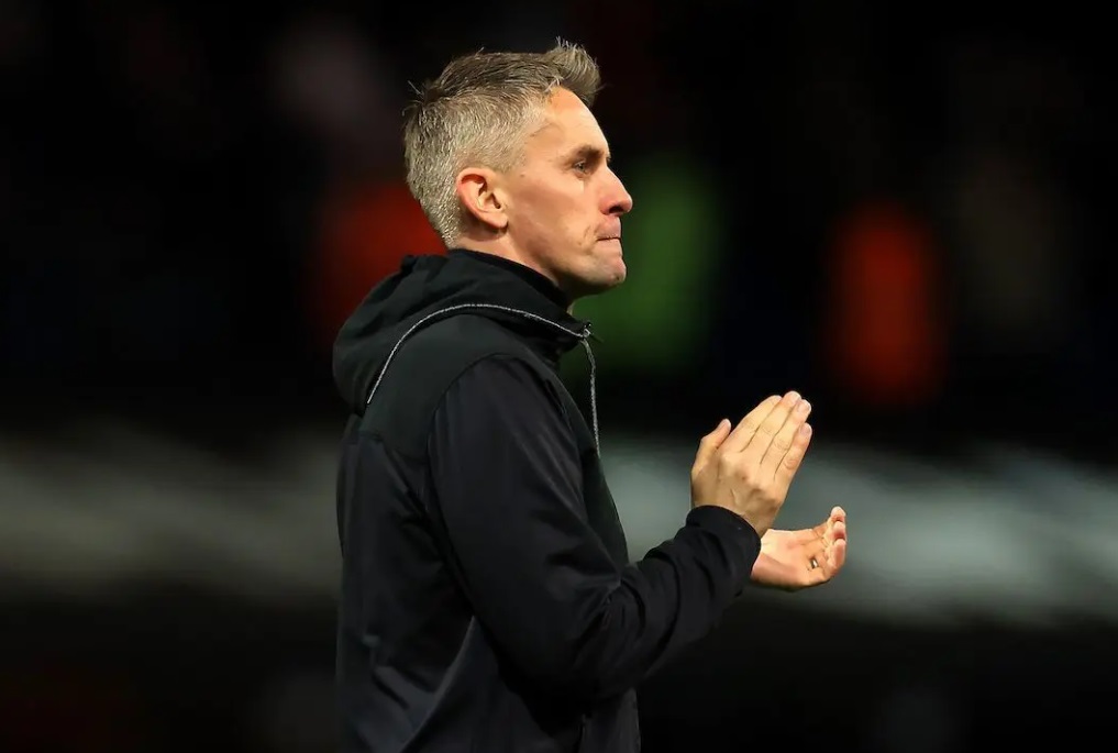 HLV Kieran McKenna của Ipswich Town HLV Kieran McKenna cua Ipswich Town