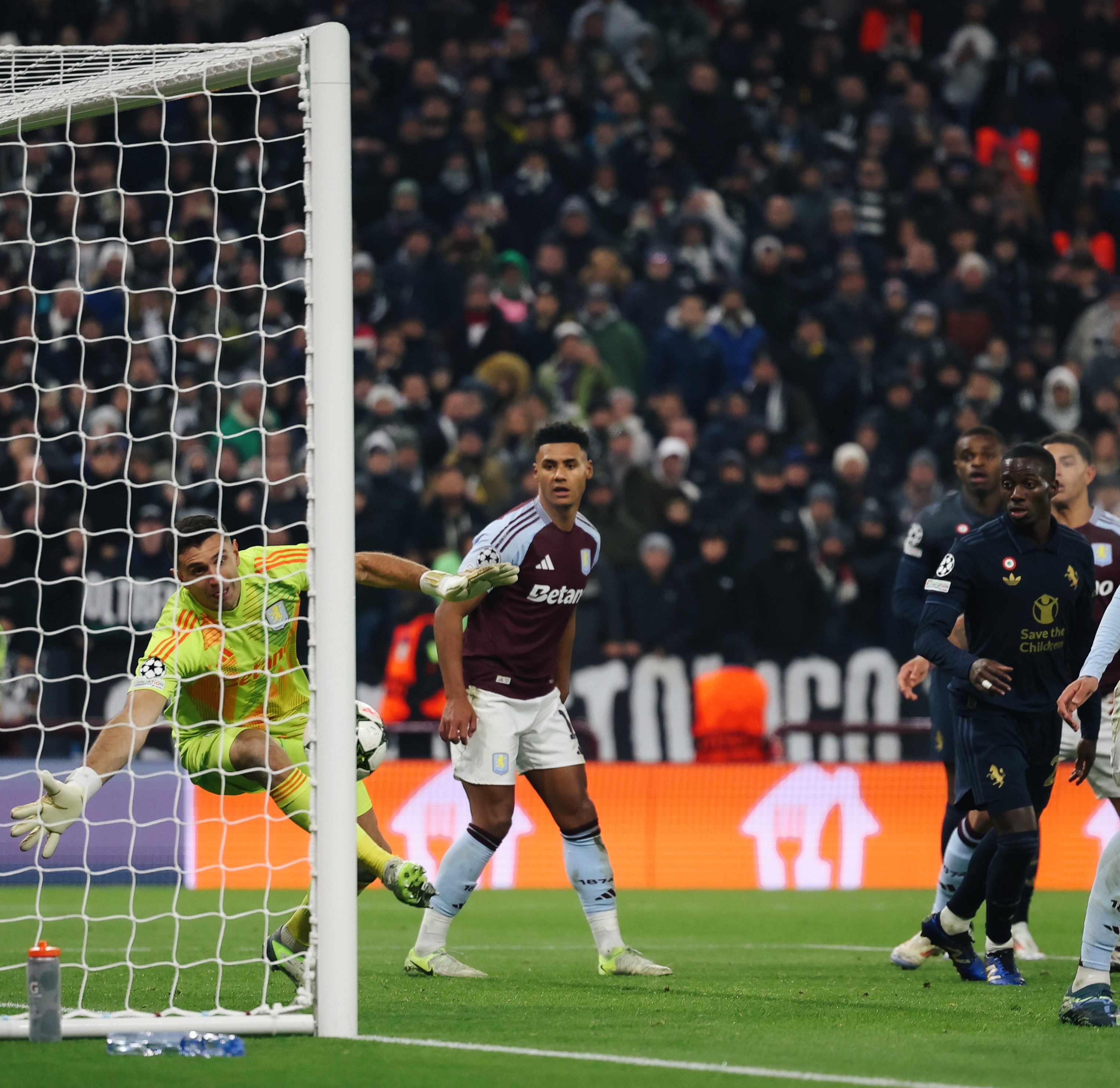 Gda98WvXkAADM-8 Gda98WvXkAADM-8