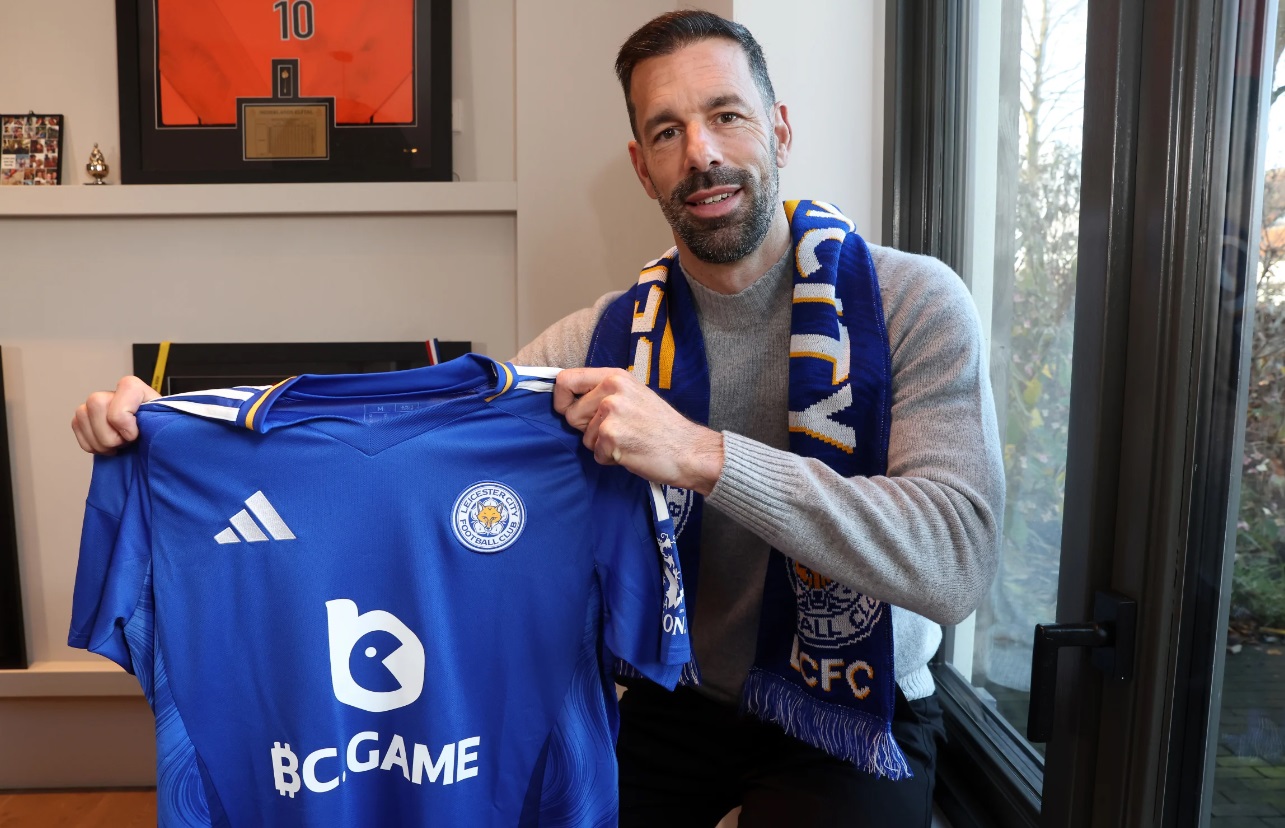 HLV Ruud van Nistelrooy chính thức dẫn dắt Leicester