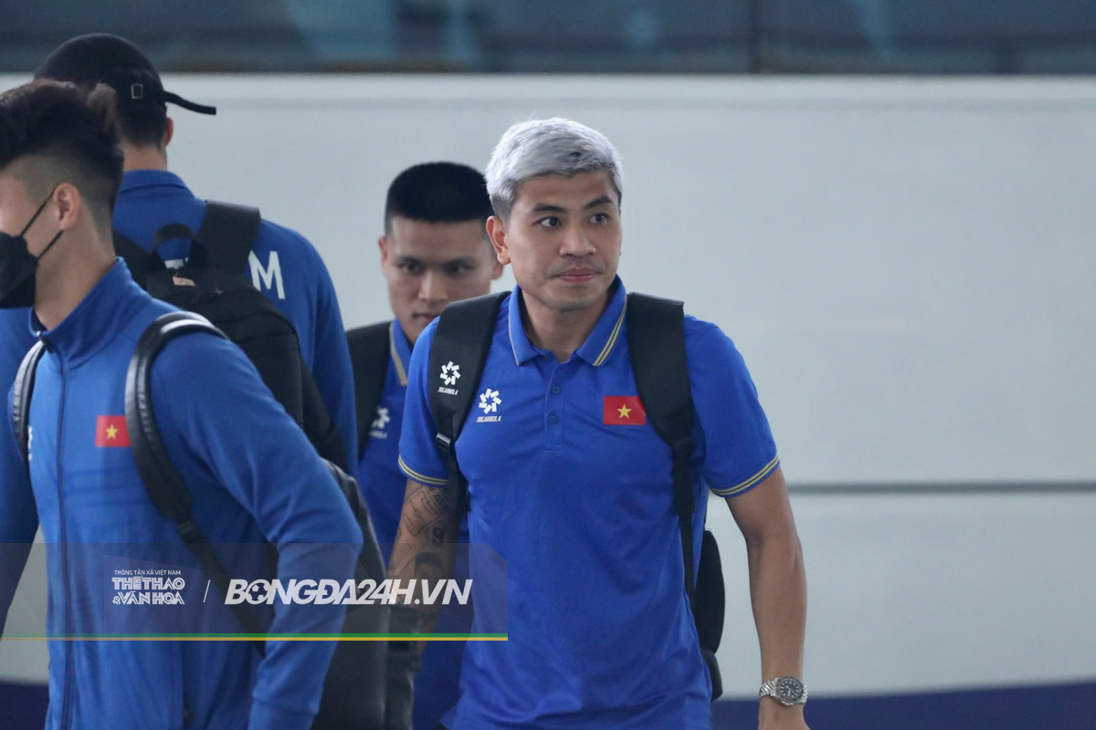 Tuyển Việt Nam lên đường sang Lào, Xuân Son lần đầu khoác áo ĐT quốc gia 2