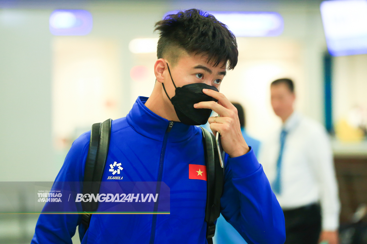 Tuyển Việt Nam lên đường sang Lào, Xuân Son lần đầu khoác áo ĐT quốc gia 5