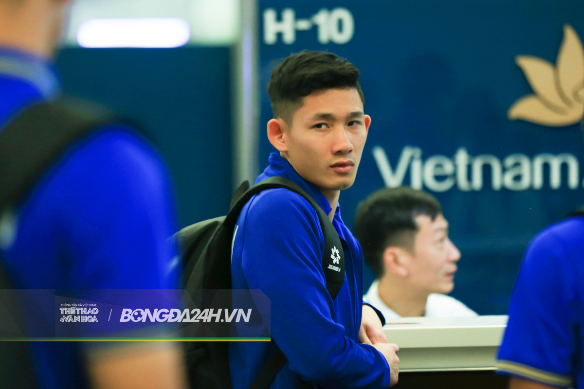 Tuyển Việt Nam lên đường sang Lào, Xuân Son lần đầu khoác áo ĐT quốc gia 6