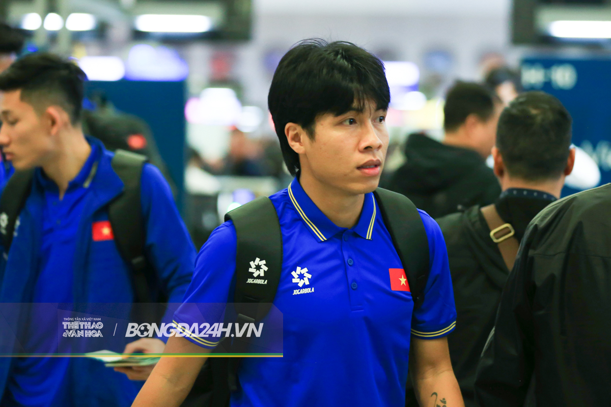 Tuyển Việt Nam lên đường sang Lào, Xuân Son lần đầu khoác áo ĐT quốc gia 8