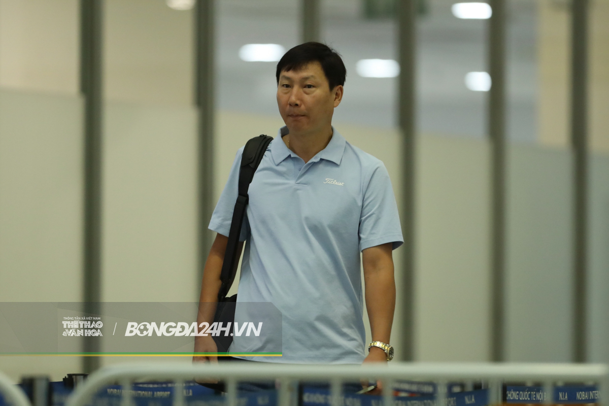 Tuyển Việt Nam lên đường sang Lào, Xuân Son lần đầu khoác áo ĐT quốc gia 3