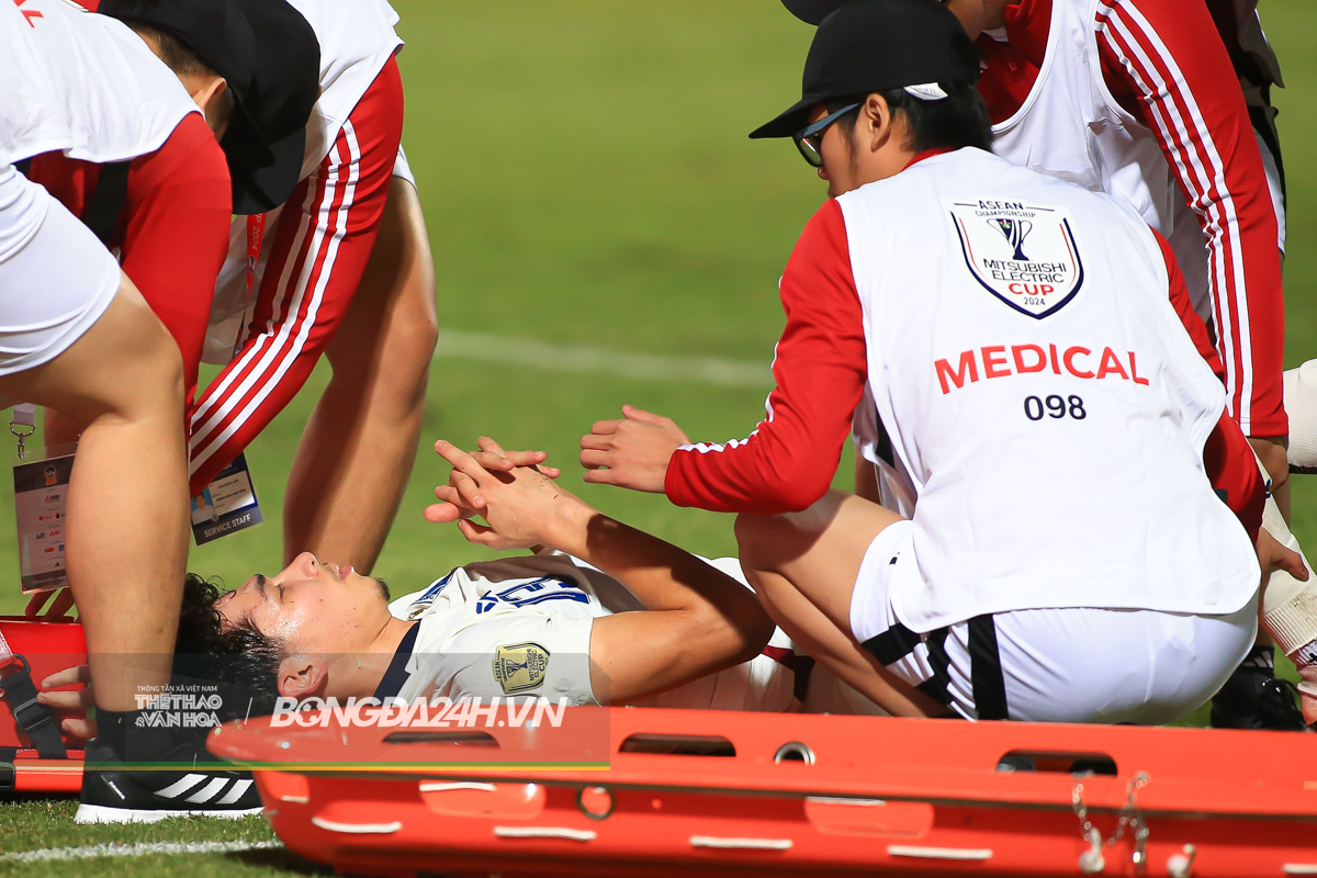 Hành động đẹp của tiền đạo nhập tịch ĐT Thái Lan 5 Hành động đẹp của tiền đạo nhập tịch ĐT Thái Lan 5