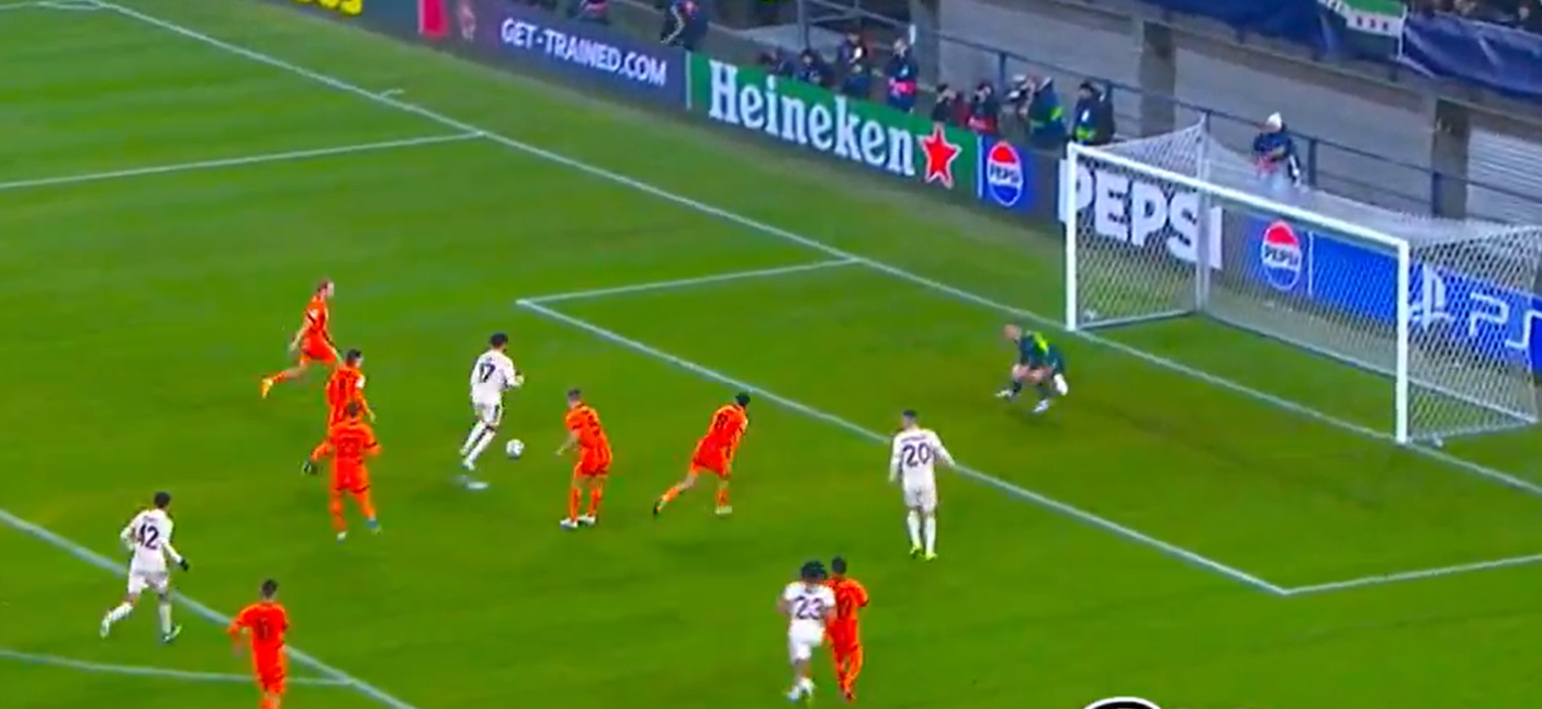 Michael Olise hóa Lionel Messi với bàn thắng ấn tượng 4 Michael Olise hóa Lionel Messi với bàn thắng ấn tượng 4