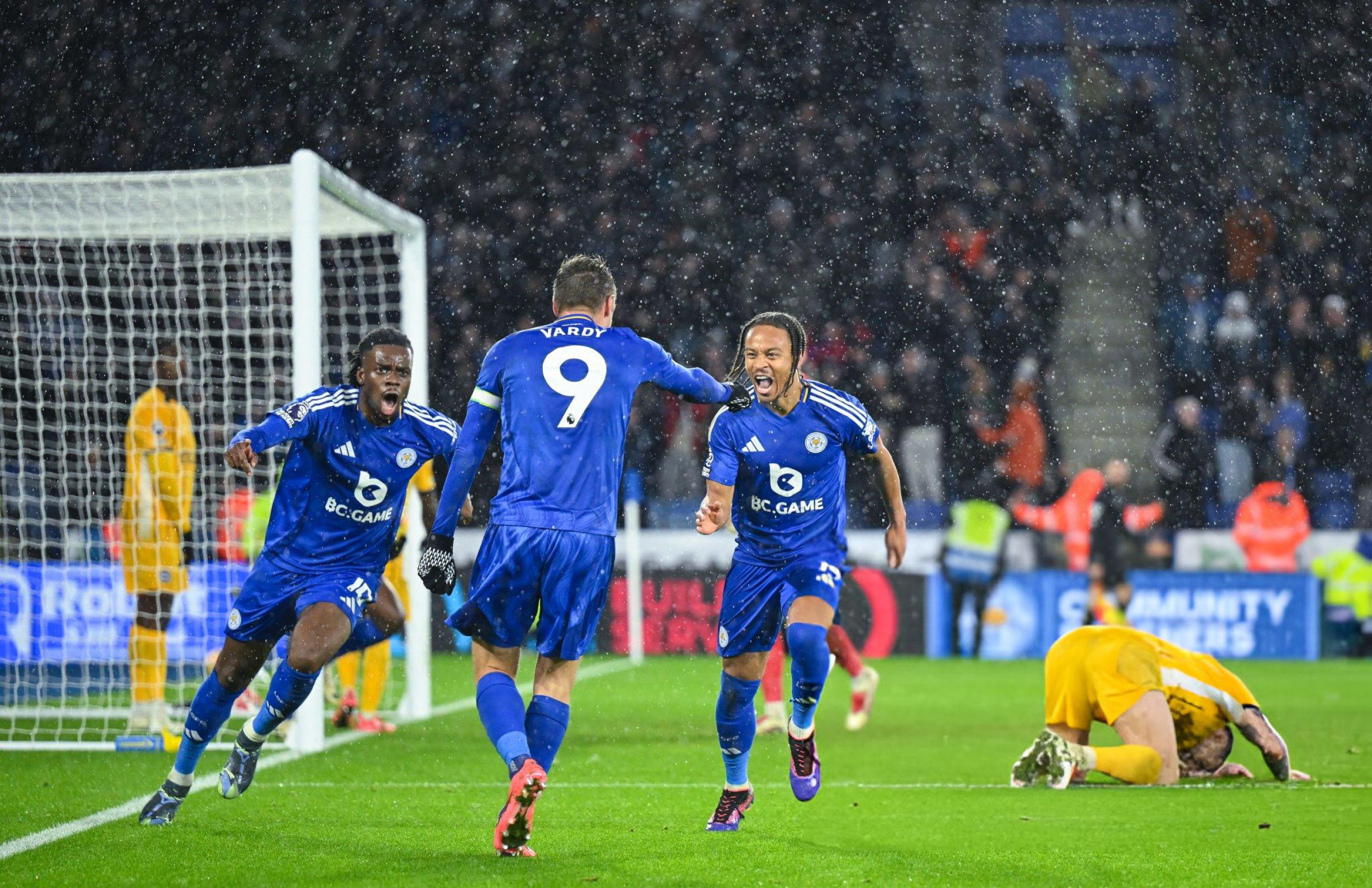 Jamie Vardy Có một ‘SuperMan’ tại King Power! 1
