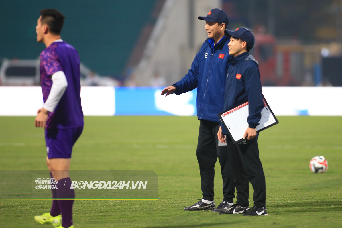 Xuân Son kèm chặt Quang Hải trước đại chiến Indonesia 6 Xuân Son kèm chặt Quang Hải trước đại chiến Indonesia 6