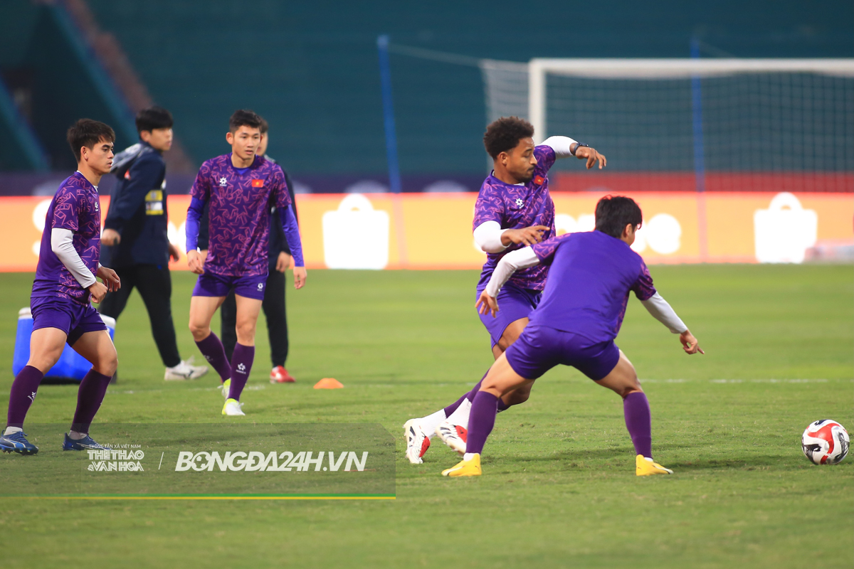 Xuân Son kèm chặt Quang Hải trước đại chiến Indonesia 5 Xuân Son kèm chặt Quang Hải trước đại chiến Indonesia 5