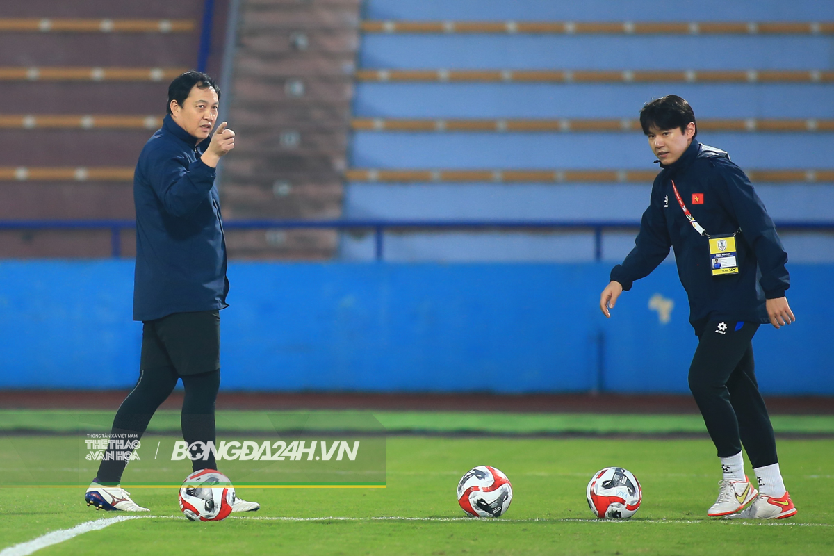 Xuân Son kèm chặt Quang Hải trước đại chiến Indonesia 7 Xuân Son kèm chặt Quang Hải trước đại chiến Indonesia 7