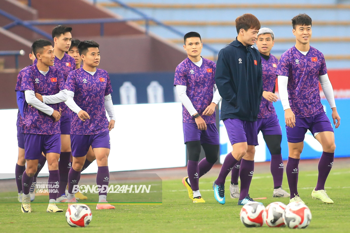 Văn Toàn xuýt xoa vì lạnh 1