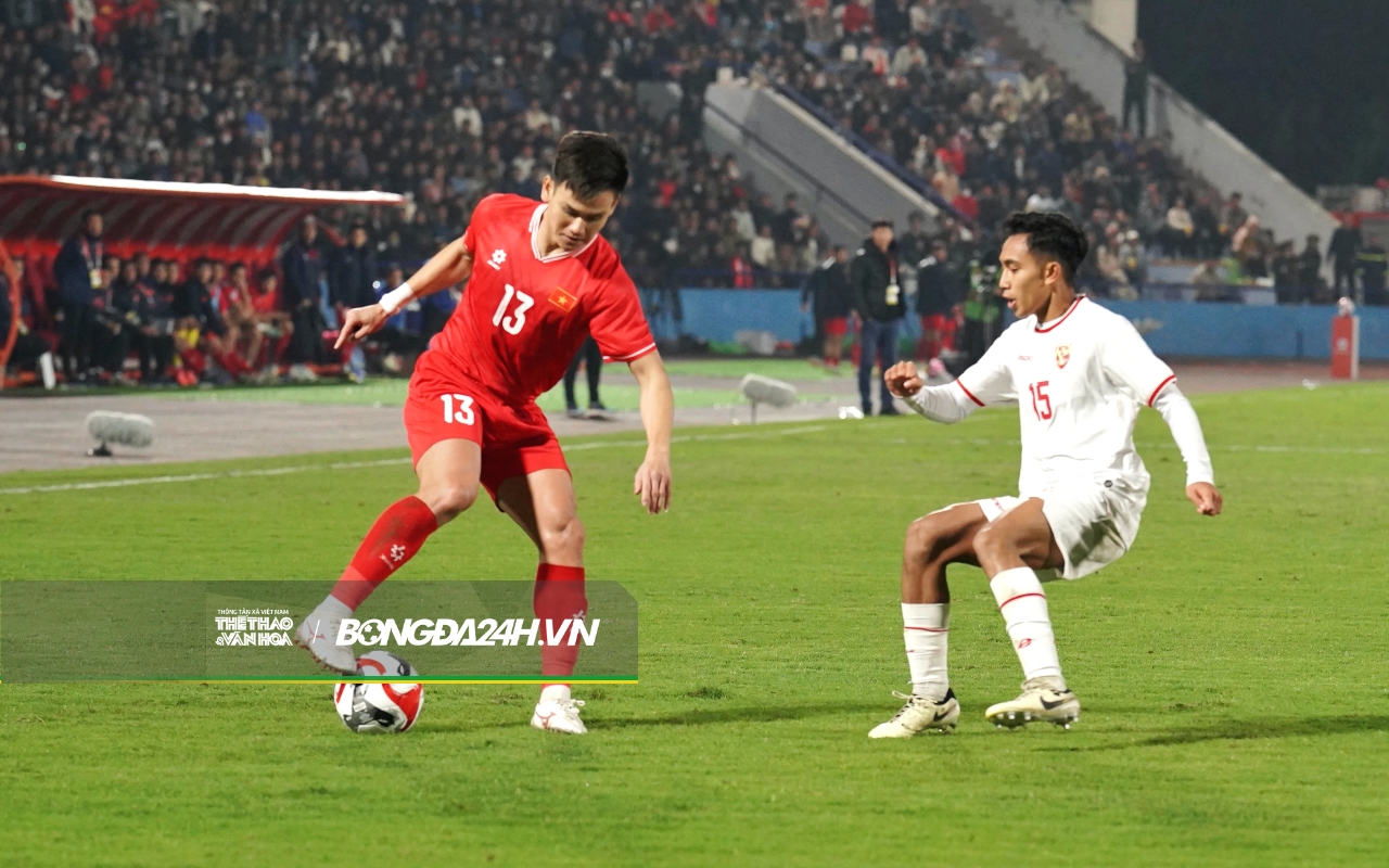 Ronaldo bất lực trước hậu vệ của ĐT Việt Nam 4 Ronaldo bất lực trước hậu vệ của ĐT Việt Nam 4