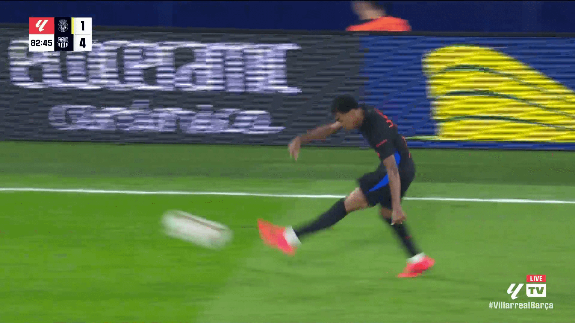 Lamine Yamal Câu chuyện đằng sau tuyệt kĩ trivela 3 Lamine Yamal Câu chuyện đằng sau tuyệt kĩ trivela 3