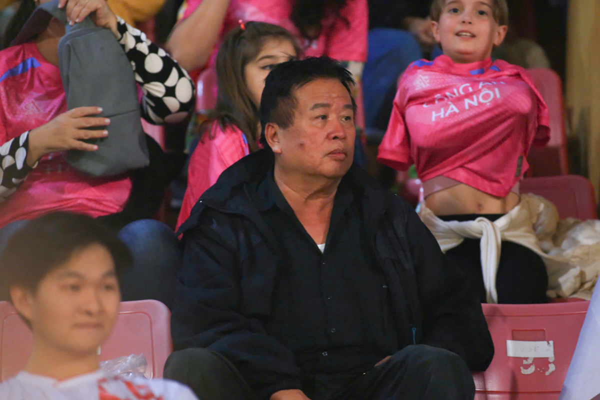 Chân sút Champions League bất lực trước CLB CAHN 4