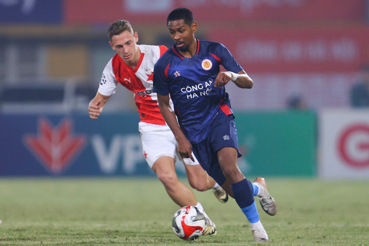 Chân sút Champions League bất lực trước CLB CAHN 6