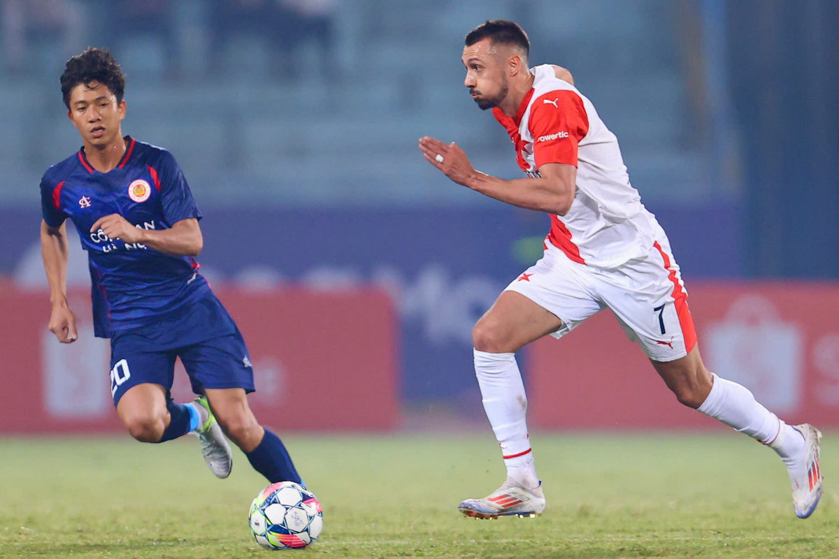 Chân sút Champions League bất lực trước CLB CAHN 1