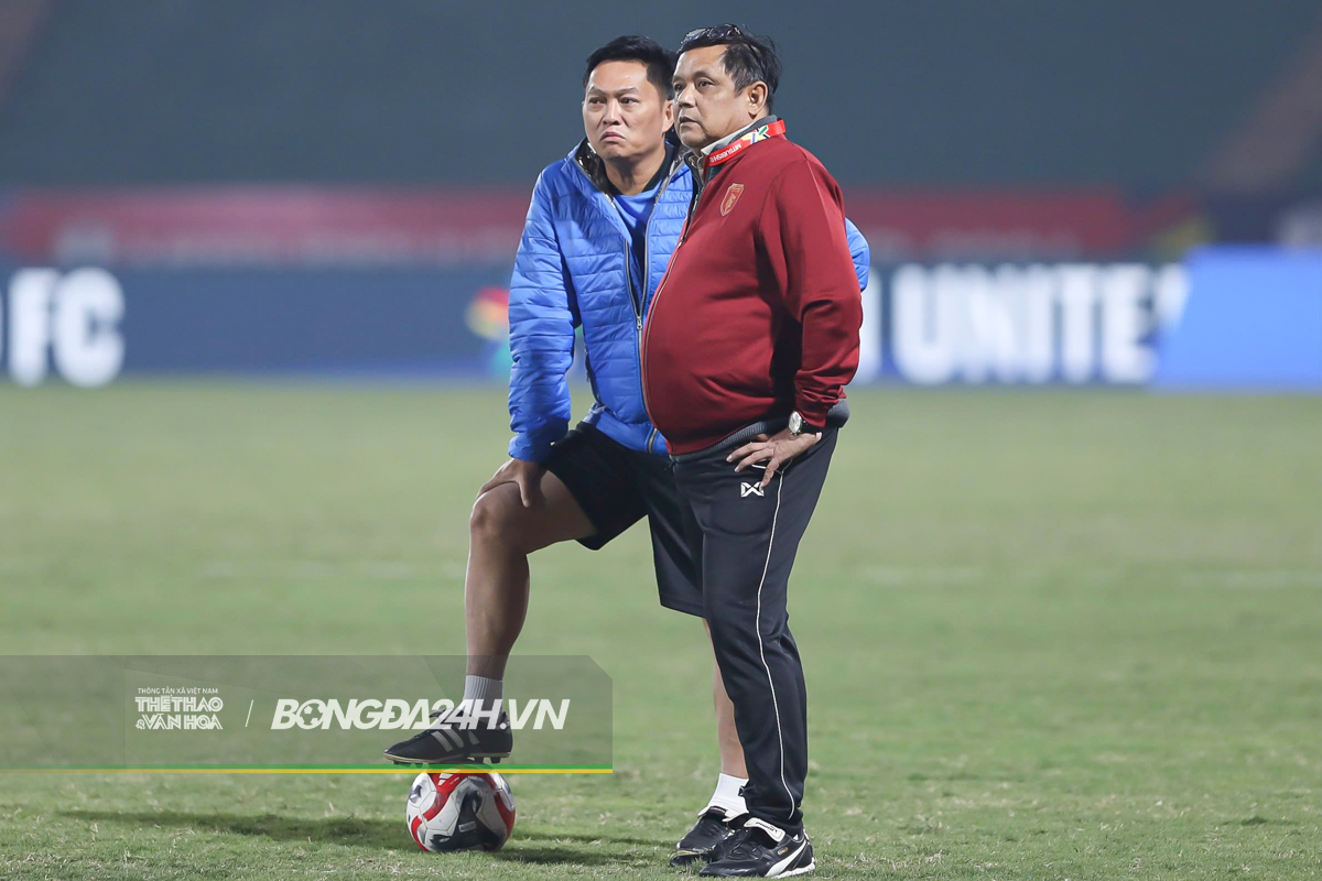 Cặp trung vệ Myanmar là đối trọng của Xuân Son 4 Cặp trung vệ Myanmar là đối trọng của Xuân Son 4