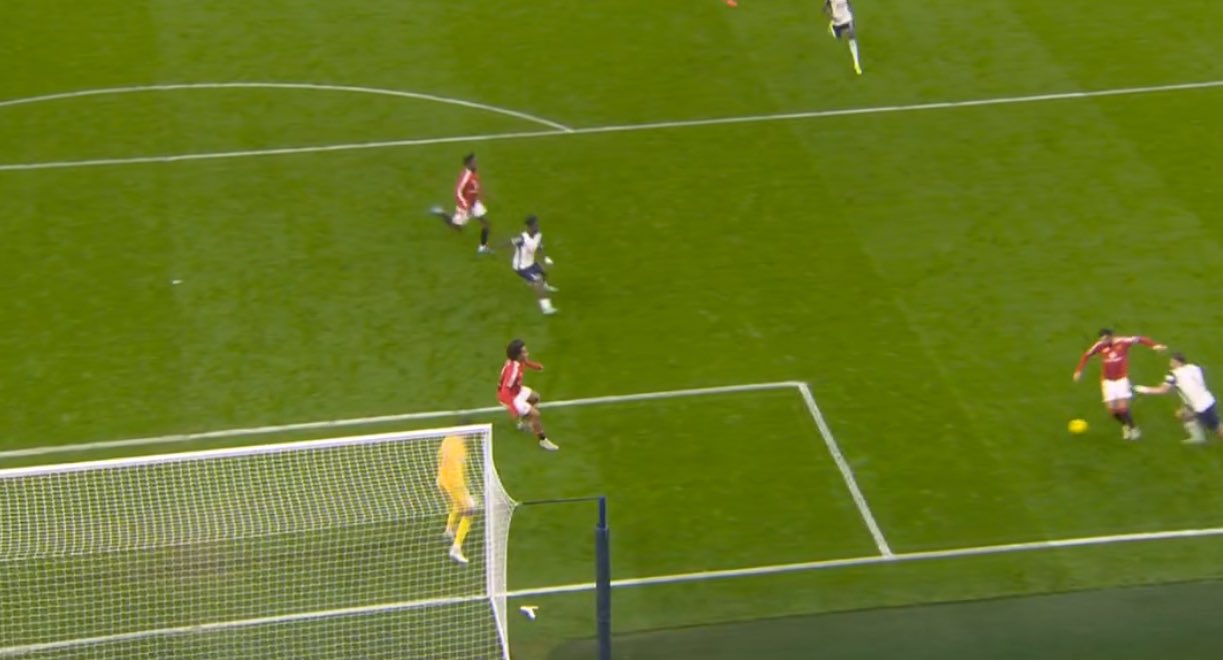 Nhìn lại 2 sai lầm khó tin của Fraser Forster trước MU 2 Nhìn lại 2 sai lầm khó tin của Fraser Forster trước MU 2