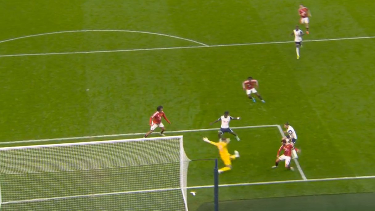 Nhìn lại 2 sai lầm khó tin của Fraser Forster trước MU 3 Nhìn lại 2 sai lầm khó tin của Fraser Forster trước MU 3