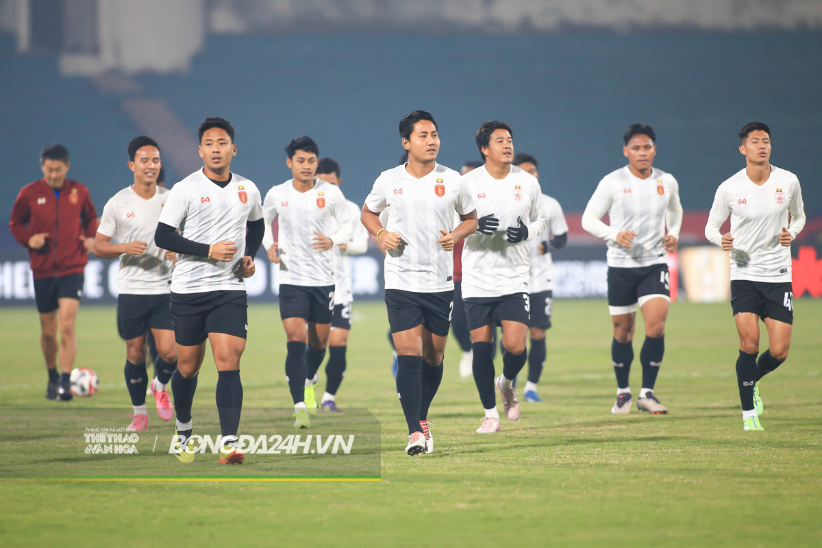 Cặp trung vệ Myanmar là đối trọng của Xuân Son 1 Cặp trung vệ Myanmar là đối trọng của Xuân Son 1