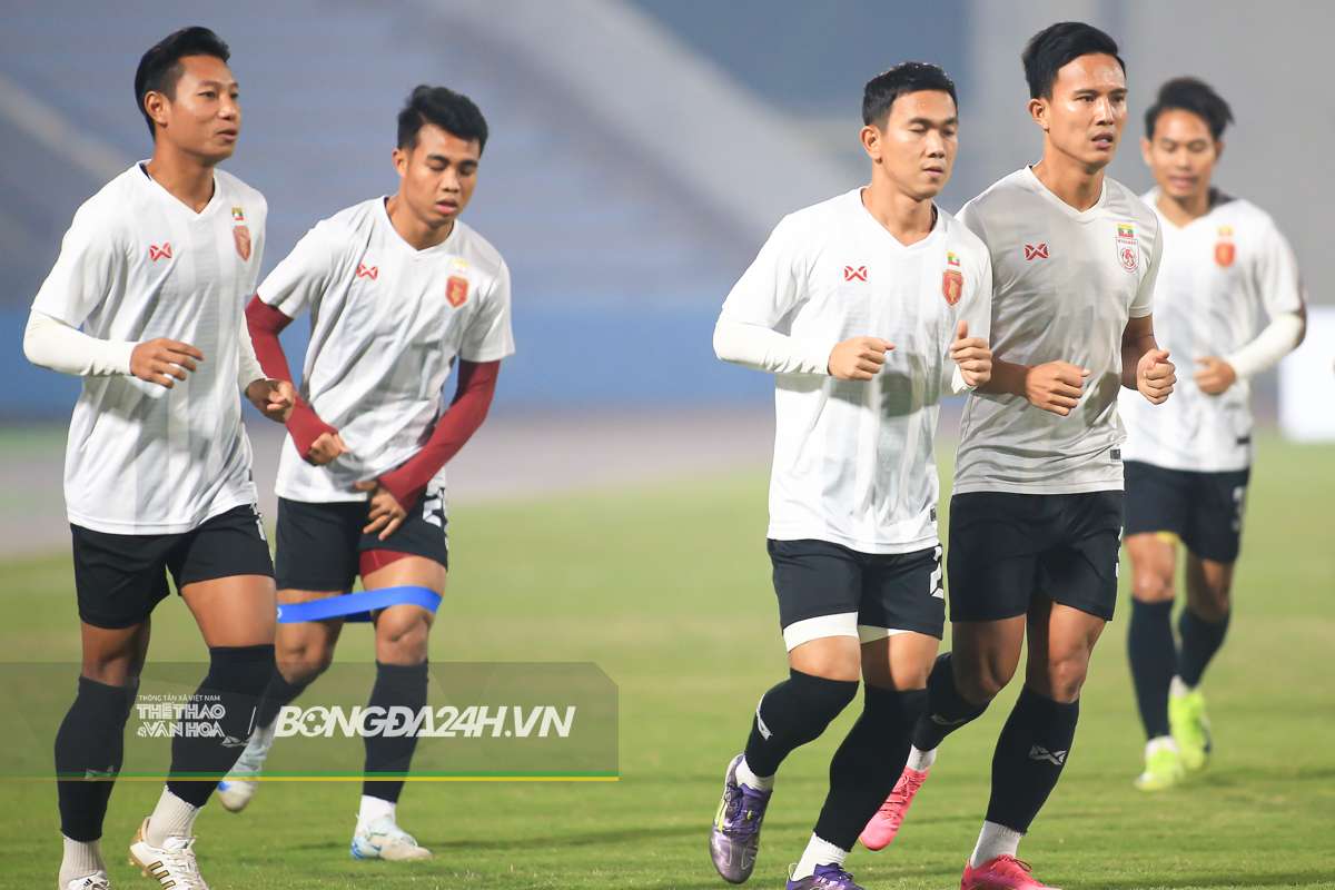 Cặp trung vệ Myanmar là đối trọng của Xuân Son 7 Cặp trung vệ Myanmar là đối trọng của Xuân Son 7