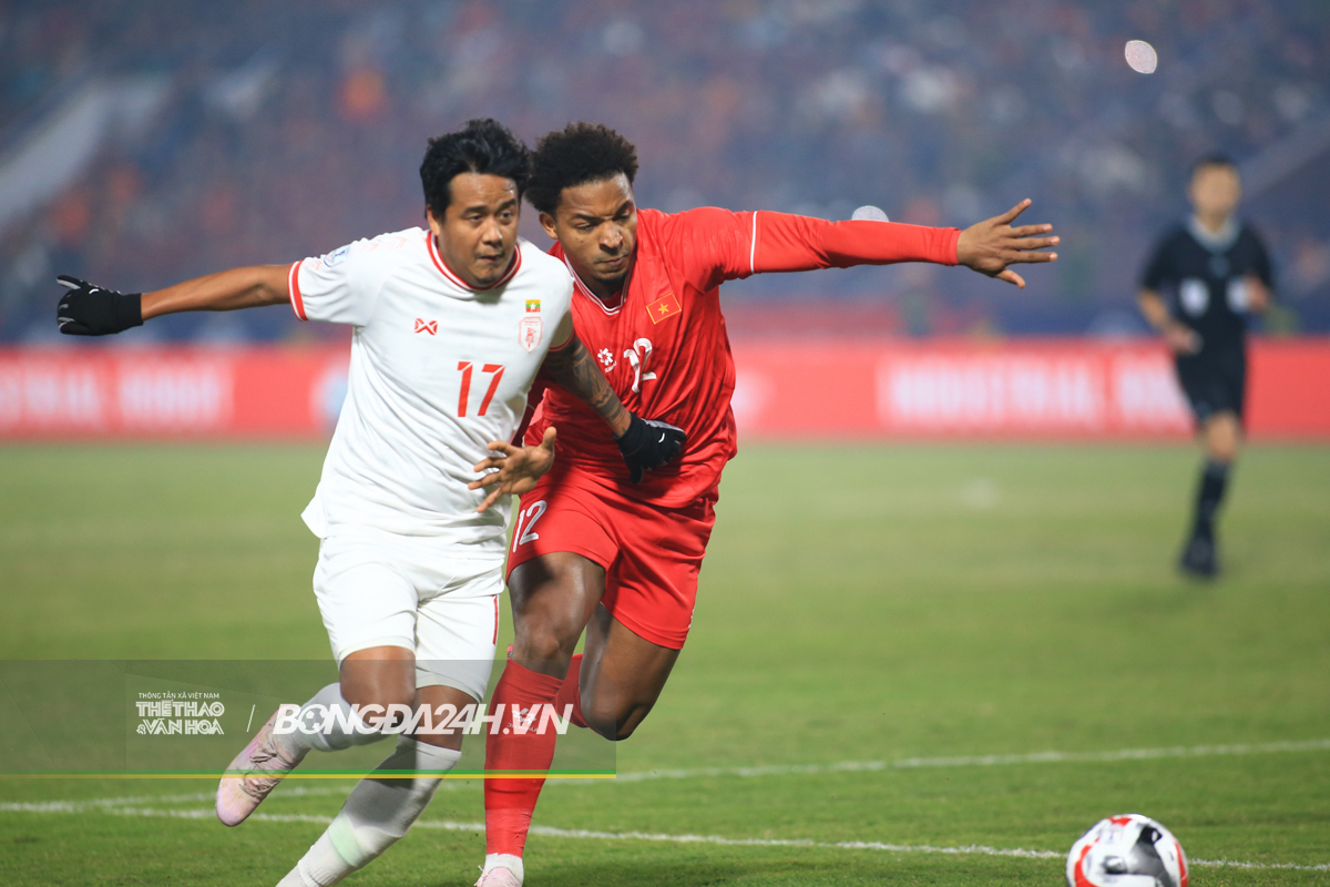 Dàn hậu vệ Myanmar bất lực vì Xuân Son 2