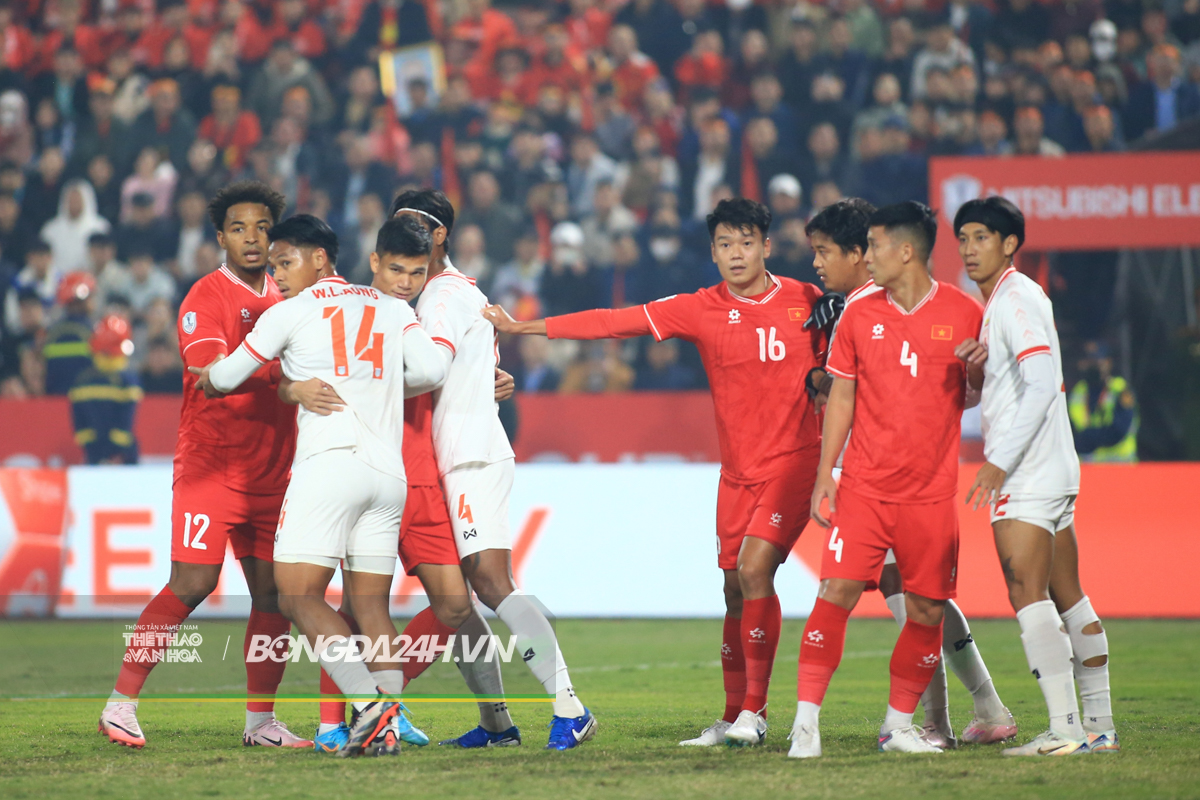 Dàn hậu vệ Myanmar bất lực vì Xuân Son 5