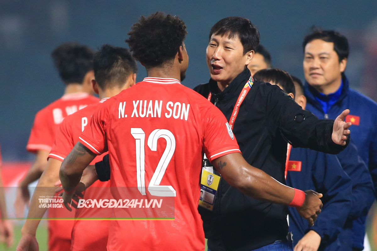 “Nụ cười xuân” của Son sẽ giúp HLV Kim Sang Sik hóa giải căn bệnh lạ 2