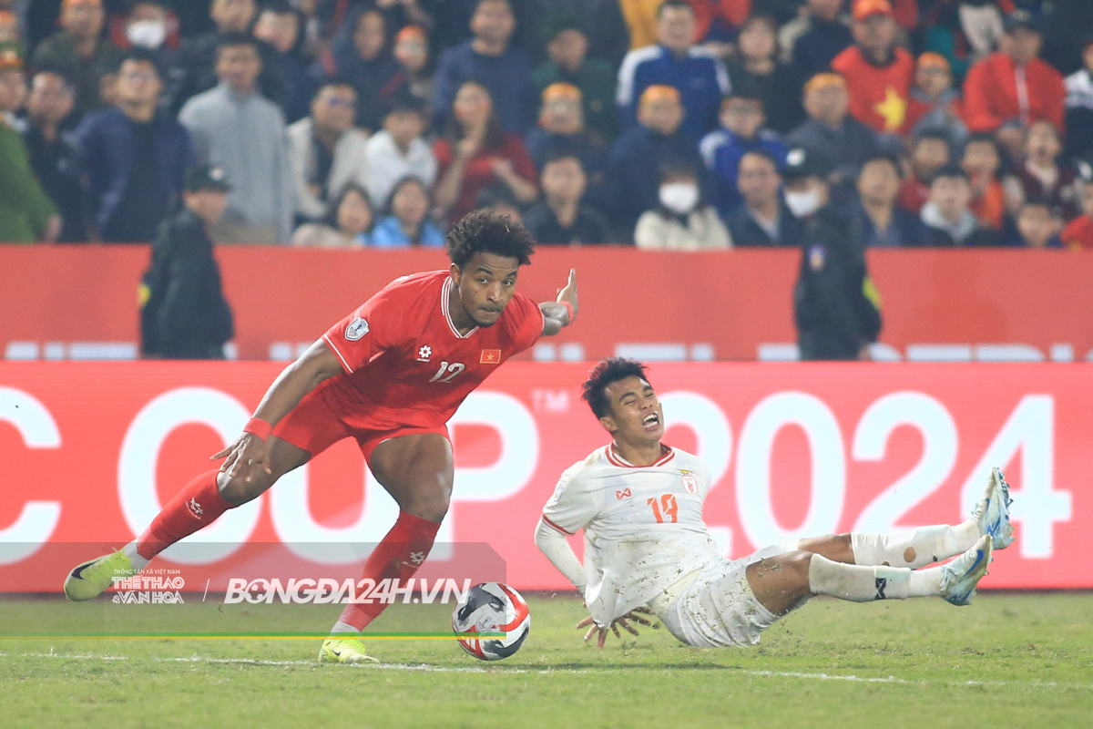 Nguyễn Xuân Son khiến khán đài dậy sóng 7