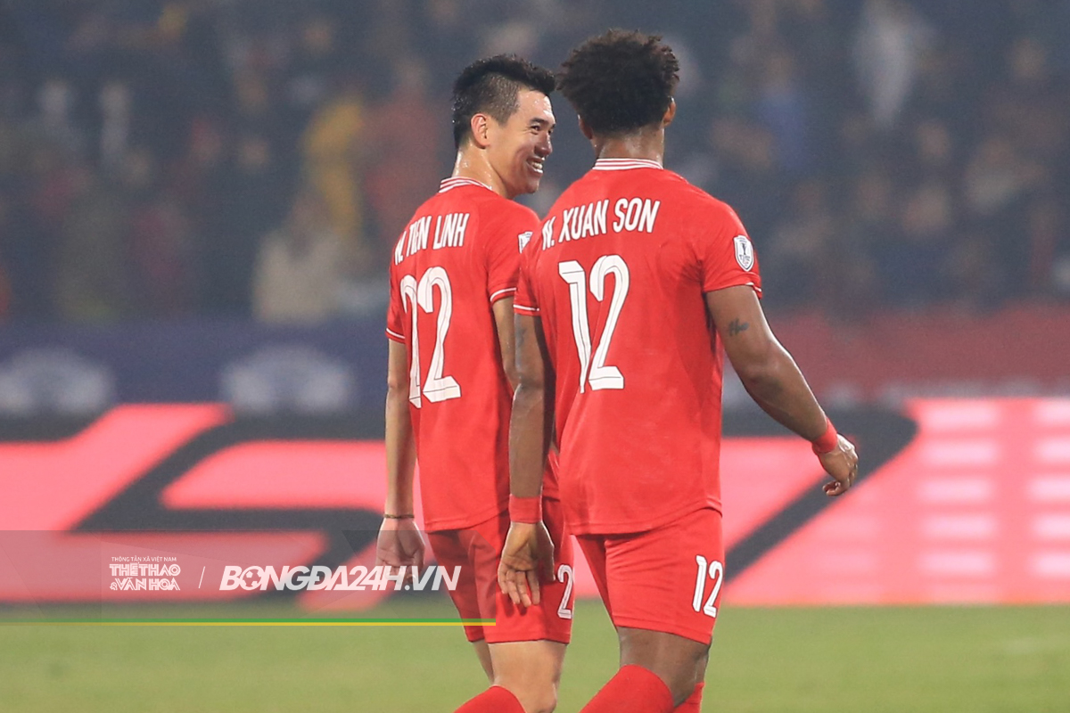 Nguyễn Xuân Son khiến khán đài dậy sóng 8