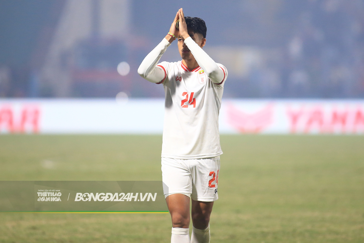 Dàn hậu vệ Myanmar bất lực vì Xuân Son 8