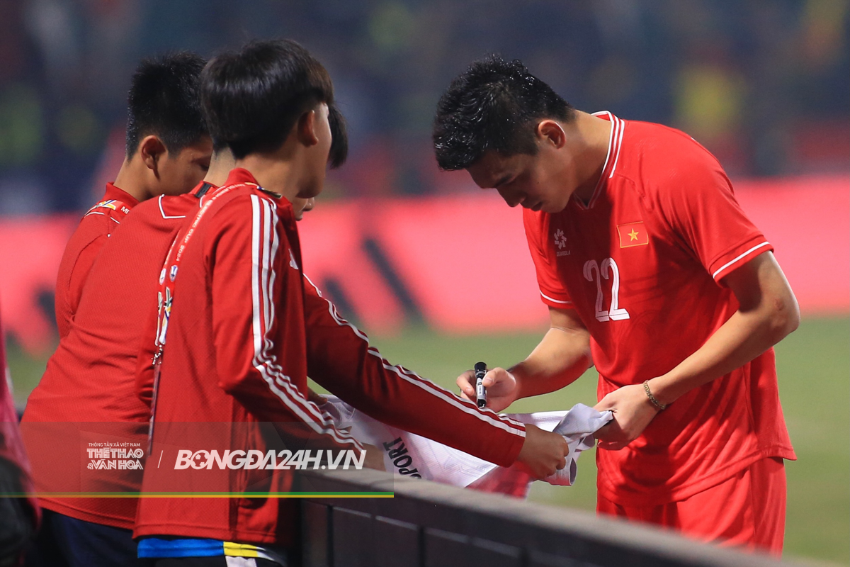 Hành động đẹp của Tiến Linh 6