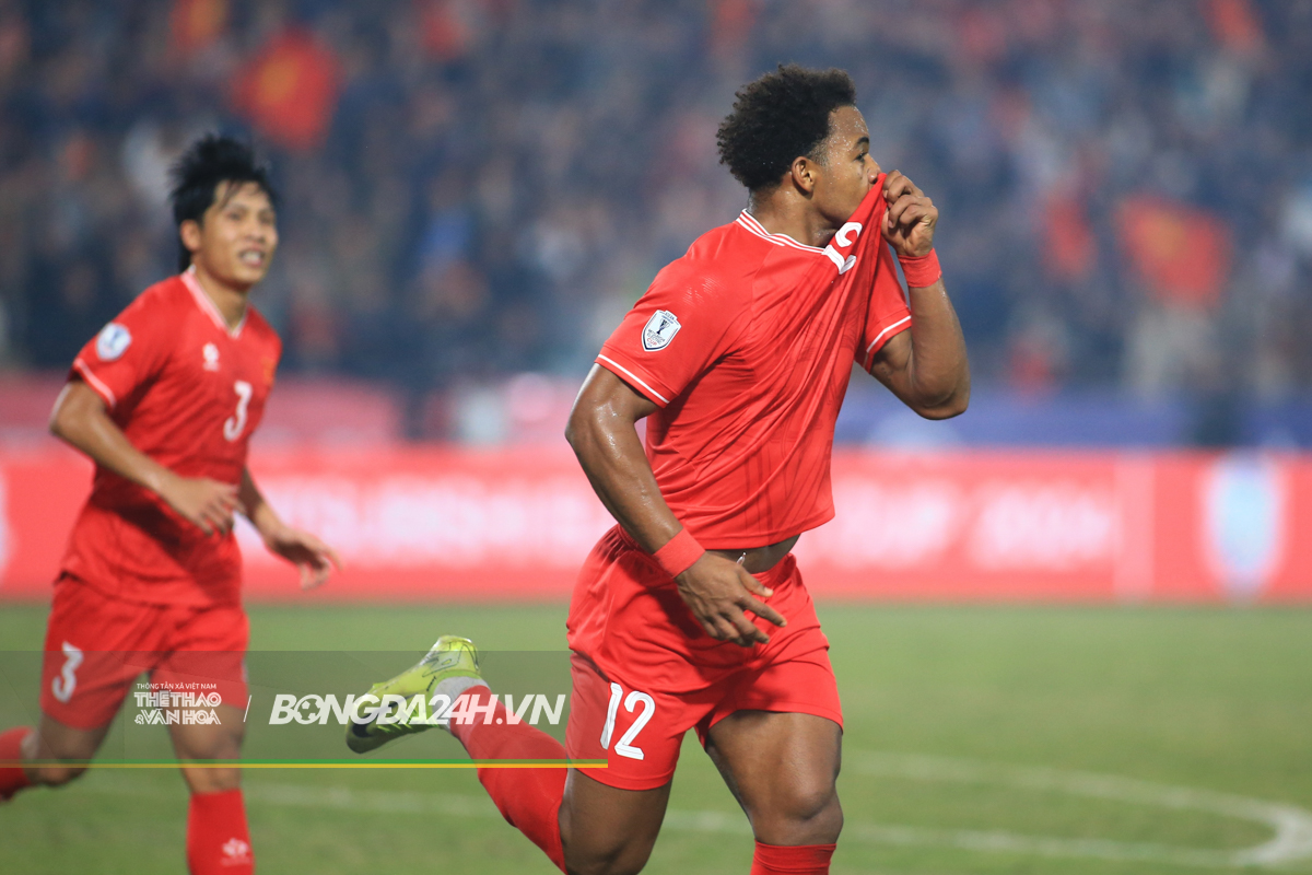Nhìn lại cú hattrick danh hiệu của HLV Kim Sang Sik trong năm 2025 6