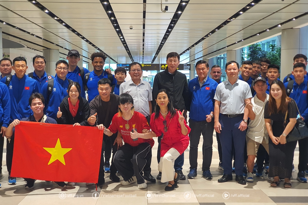 dT Viet Nam da co mat tai Singapore