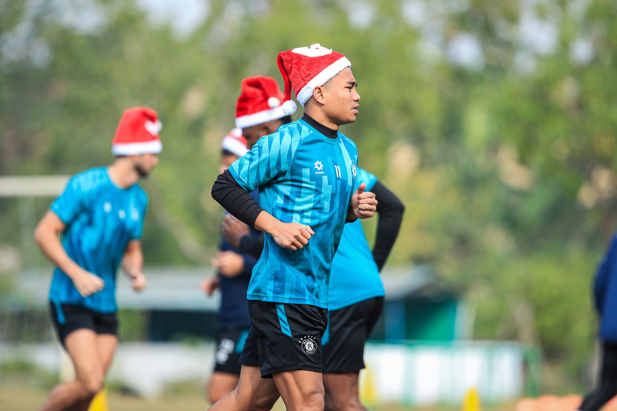 CLB Hà Nội đón giáng sinh ngay trên sân tập 7