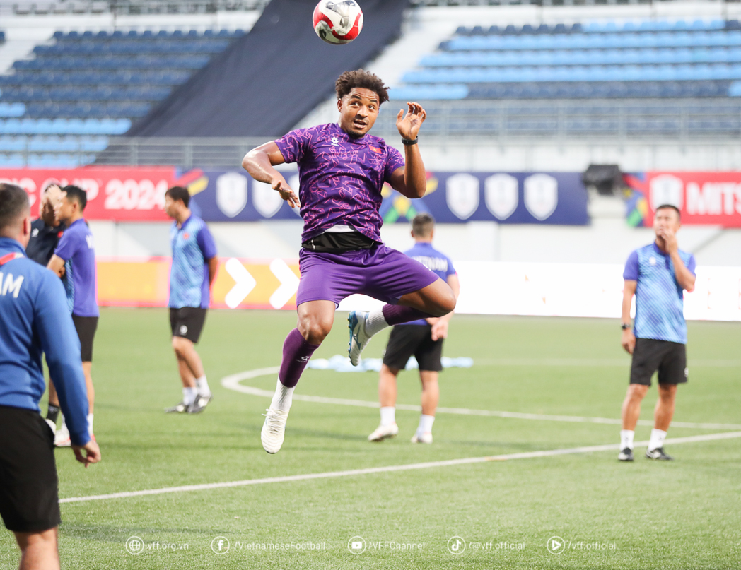 Tuyển Việt Nam đạp cỏ sân Jalan Besar 5