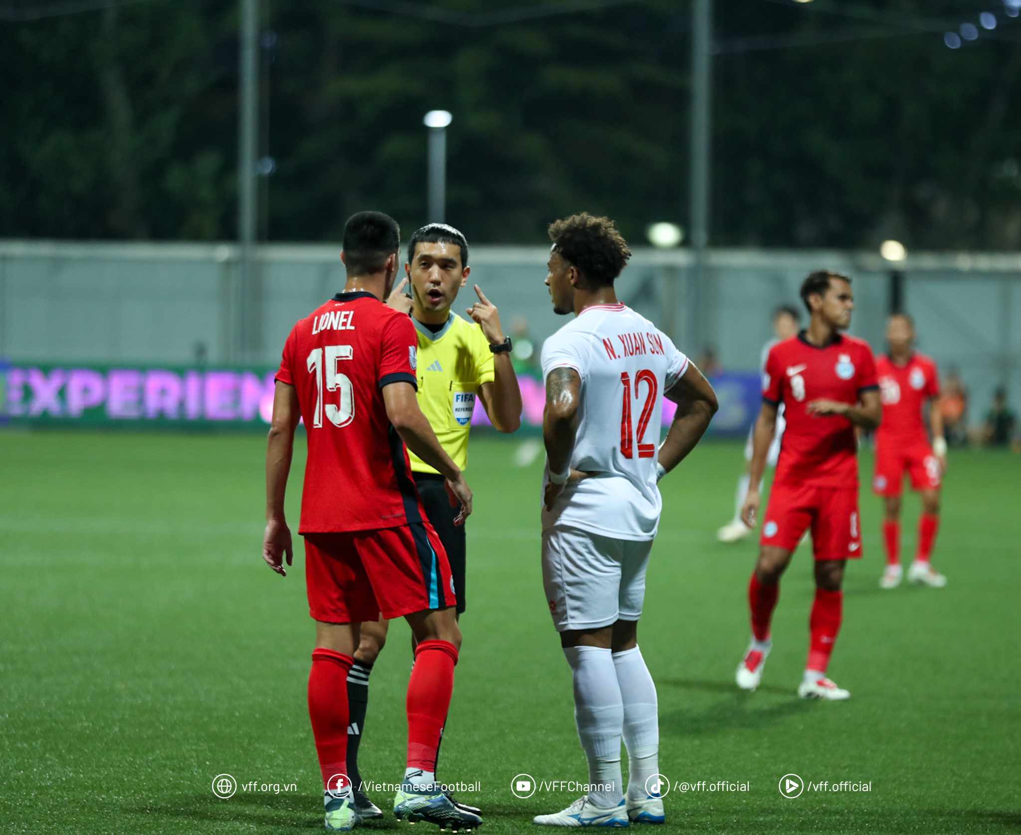 Xuan Son Viet Nam vs Singapore1