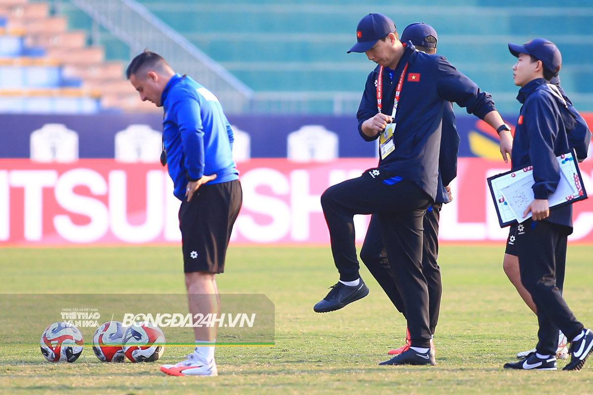 Xuân Son mang đồ đặc biệt trước màn tái đấu Singapore 3