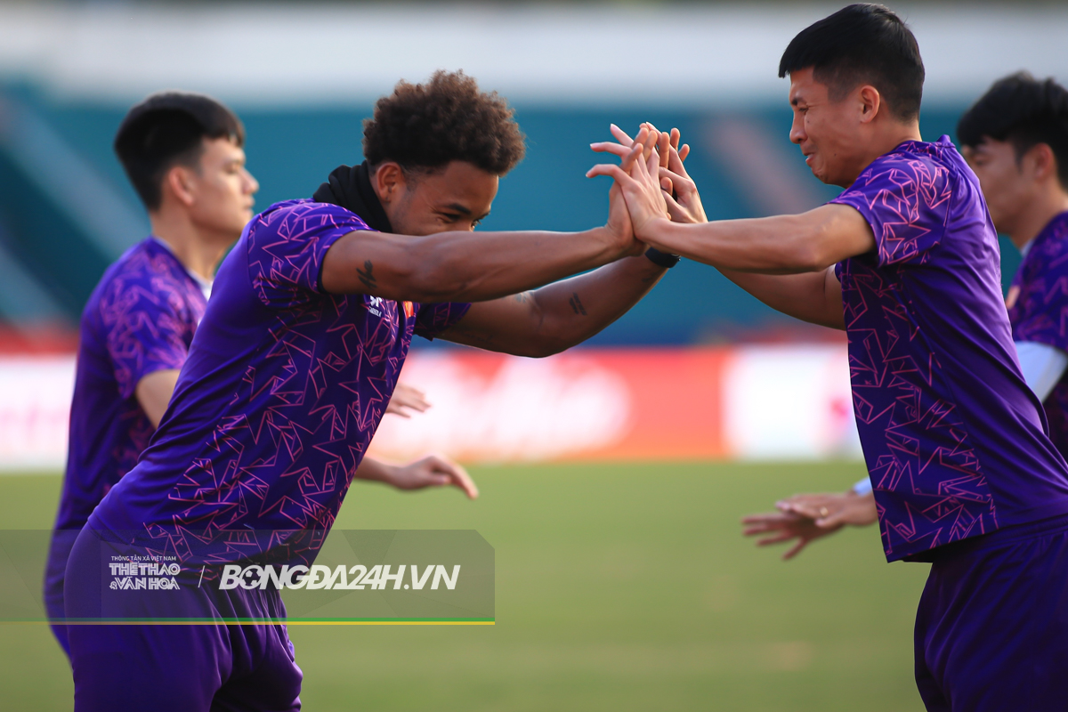 Xuân Son mang đồ đặc biệt trước màn tái đấu Singapore 6