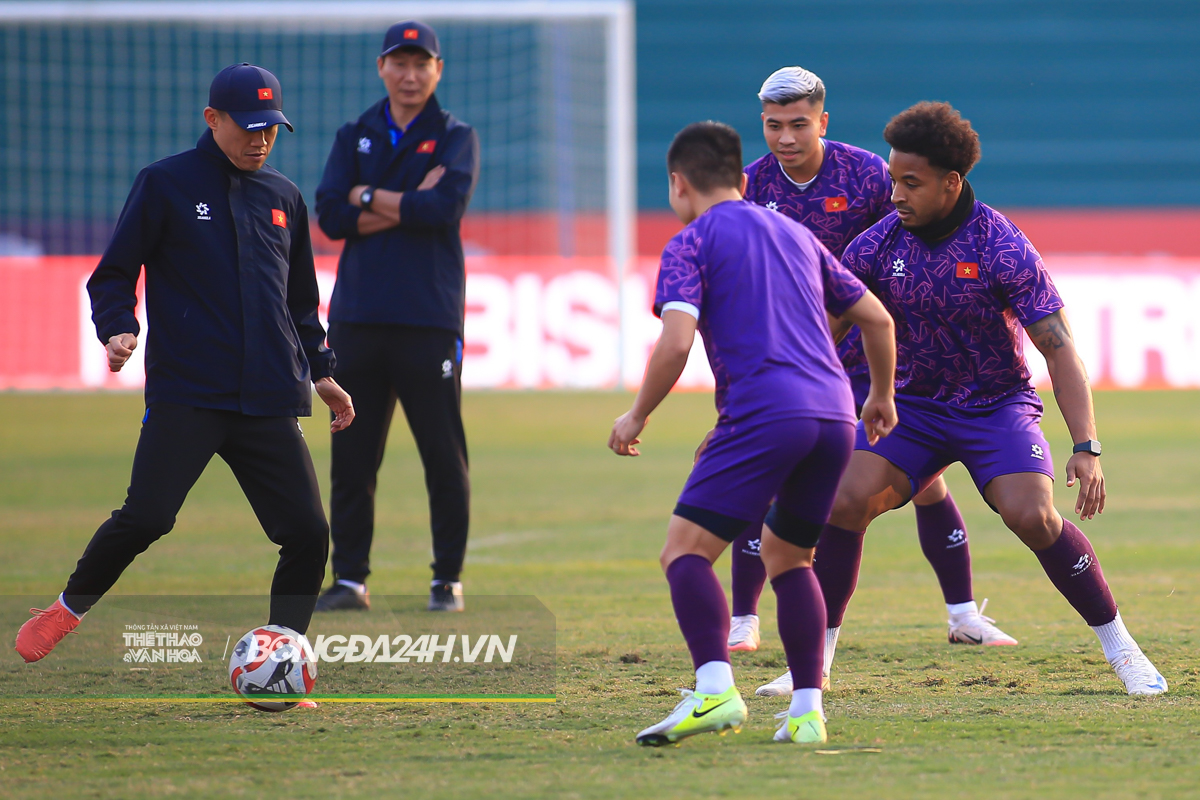 Xuân Son mang đồ đặc biệt trước màn tái đấu Singapore 7